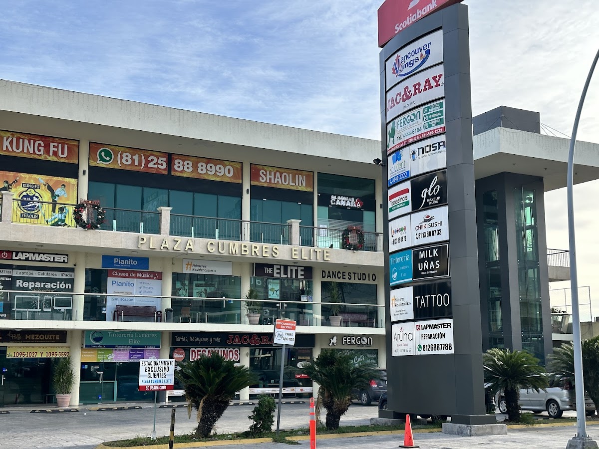 Plaza Cumbres Elite